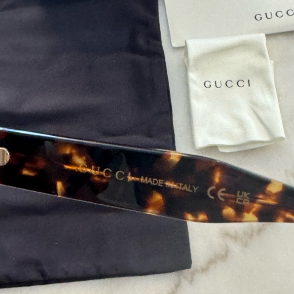 NEW GUCCI OVERSIZED SUNGLASSES main image 6